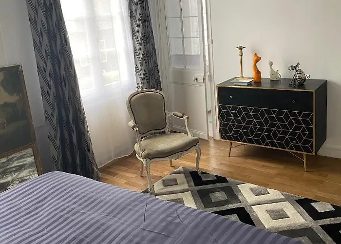 D'hotes Du Carre Des Arts منزل للإقامة