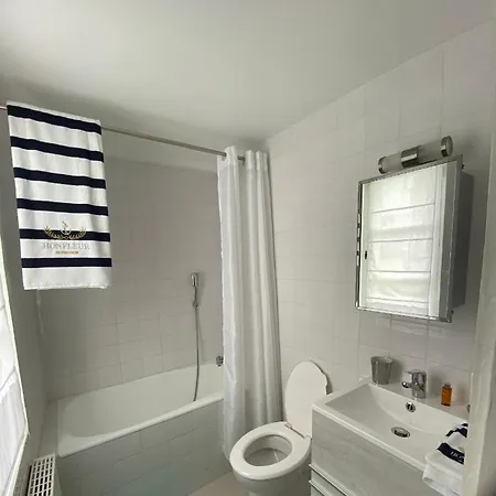 D'hotes Du Carre Des Arts *