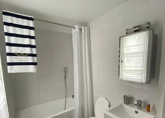 D'hotes Du Carre Des Arts *