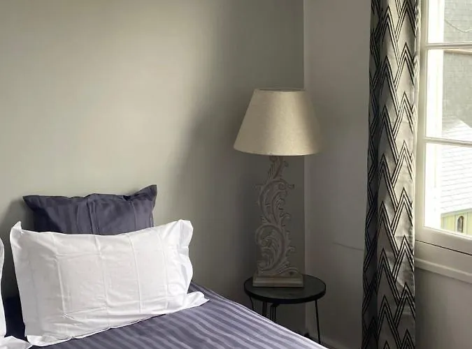 D’hôtes Du Carré Des Arts